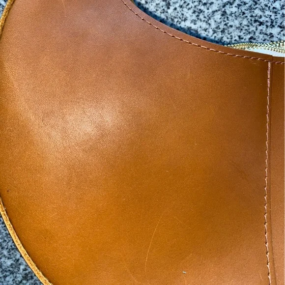 Portland Leather Goods Nora Bag in Honey - Picture 5 of 10